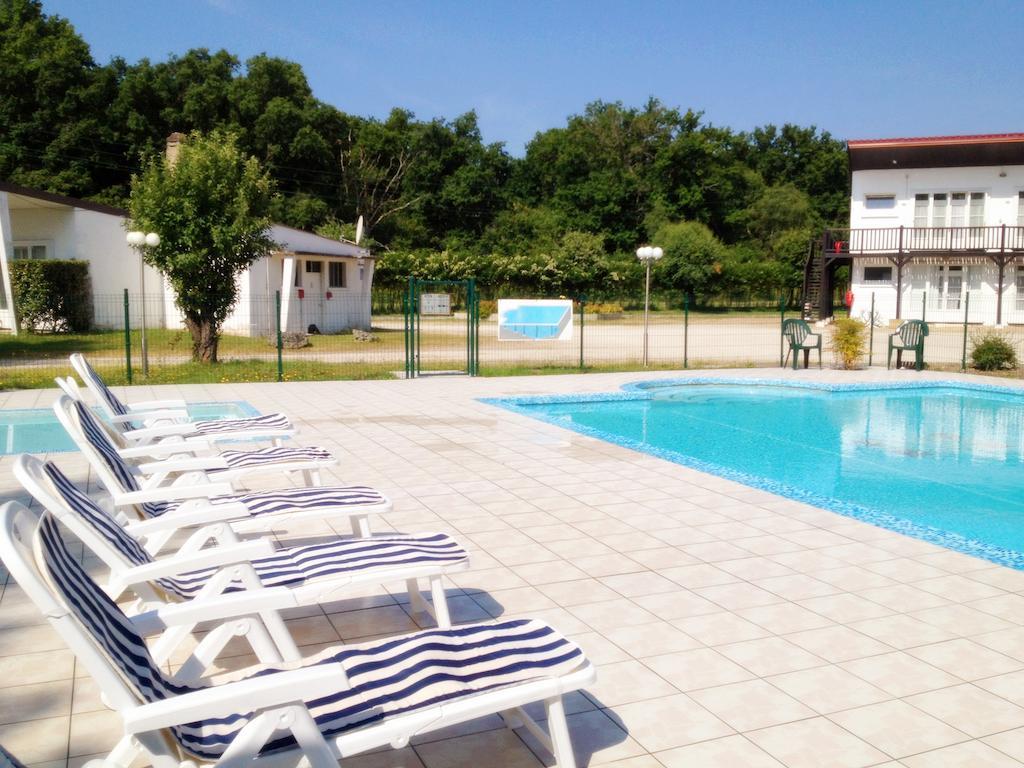 Motel Des Bruyeres Ламот-Бёврон Экстерьер фото