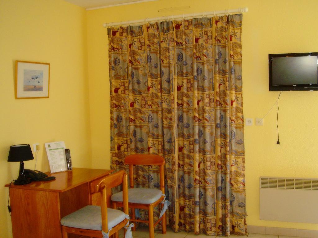 Motel Des Bruyeres Ламот-Бёврон Номер фото